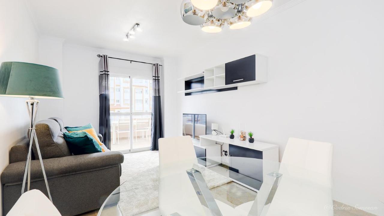 Cozy Apartment Overlooking Estepona'S Marina! Exterior photo