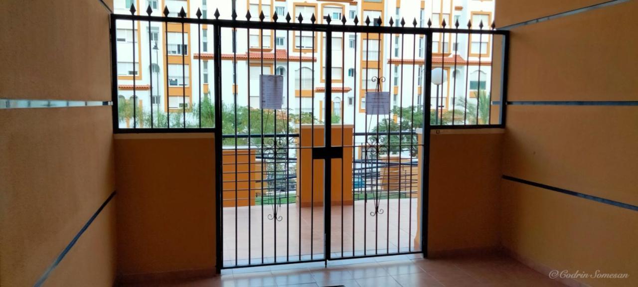 Cozy Apartment Overlooking Estepona'S Marina! Exterior photo
